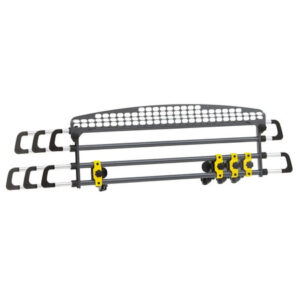 Säädettävä harmaa ja keltainen koiran turvaverkko, joka kiinnitetään auton tavaratilan ja matkustamon väliin.